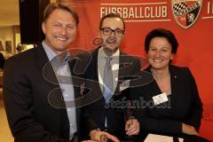 FC Ingolstadt Sponsorentreffen im Westpark bei Modehaus Wöhrl und Restaurant Vapiano  - Ralph Hasenhüttl (Trainer FC Ingolstadt 04) links - Geschäftsleiter Modehaus Wöhrl Martin Barzauner mitte - Kornelia Wöhrl Chefin Mode Wöhrl - Foto: Jürgen Meyer