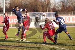 2. BL - Testspiel - FC Ingolstadt 04 - SpVgg Unterhaching -  Kopfball Benjamin Hübner (5 - FC Ingolstadt 04) und rechts Marvin Matip (34 - FC Ingolstadt 04)