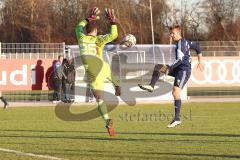 2. BL - Testspiel - FC Ingolstadt 04 - SpVgg Unterhaching -  Lukas Hinterseer (16 - FC Ingolstadt 04) lupft den Ball zum Tor, Torwart Stefan Marinovic  keine Chance