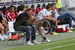 2. Bundesliga - Testspiel - FC Ingolstadt 04 - 1. FC Köln - Fans jubeln Hasenhüttl zu und er bedankt sich, Cheftrainer Ralph Hasenhüttl