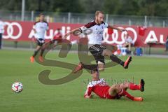 2. Bundesliga - Testspiel - FC Ingolstadt 04 - SpVgg Unterhaching - 2:1 - Moritz Hartmann (9) wird gestoppt