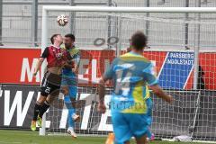 2. Bundesliga - Testspiel - FC Ingolstadt 04 - 1. FC Köln - Karl-Heinz Lappe (25) kommt nicht hin Dominic Maroh sichert