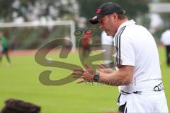 2. Bundesliga - Testspiel - FC Ingolstadt 04 - Wacker Innsbruck - 2:1 - Cheftrainer Ralph Hasenhüttl in der Pause vor gesamter Mannschaft, Ansprache Halbzeit