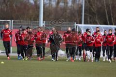 2. Bundesliga - Fußball - FC Ingolstadt 04 - Training - Warmlaufen mit Fitnesstrainer Jörg Mikoleit (FCI)