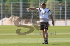 2. Bundesliga - FC Ingolstadt 04 - Saison 2014/2015 - Auftakttraining - Cheftrainer Ralph Hasenhüttl Besprechung mit dem Team