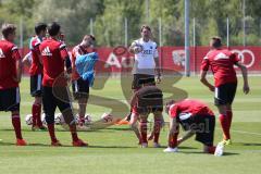 2. Bundesliga - FC Ingolstadt 04 - Saison 2014/2015 - Auftakttraining - Cheftrainer Ralph Hasenhüttl Besprechung mit dem Team