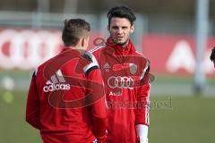 2. Bundesliga - Fußball - FC Ingolstadt 04 - Training - links Robert Bauer (23, FCI) und rechts Torwart Andre Weis (33,FCI)