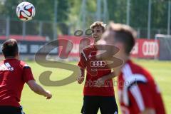 2. Bundesliga - FC Ingolstadt 04 - Saison 2014/2015 - Auftakttraining - Neuzugang Lukas Hinterseer mittig