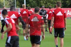 2. Bundesliga -  Saison 2014/2015 - FC Ingolstadt 04 - Neuzugang Tomas Pekhart (11) im Training, Cheftrainer Ralph Hasenhüttl stellt den neuen Spieler allen vor