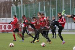 2. Bundesliga - FC Ingolstadt 04 - Saison 2014/2015 - Trainingsauftakt nach der Winterpause - gut gelaunt Cheftrainer Ralph Hasenhüttl  mit der Manschaft
