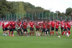 2. Bundesliga -  Saison 2014/2015 - FC Ingolstadt 04 - Neuzugang Tomas Pekhart (11) im Training, Cheftrainer Ralph Hasenhüttl stellt den neuen Spieler allen vor