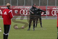 2. Bundesliga - FC Ingolstadt 04 - Saison 2014/2015 - Trainingsauftakt nach der Winterpause - Cheftrainer Ralph Hasenhüttl Anweisungen