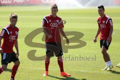 2. Bundesliga - FC Ingolstadt 04 - Saison 2014/2015 - Auftakttraining - Mitte Neuzugang Lukas Hinterseer, rechts Alfredo Morales (6)