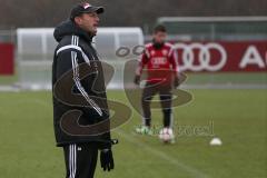 2. Bundesliga - FC Ingolstadt 04 - Saison 2014/2015 - Trainingsauftakt nach der Winterpause - Cheftrainer Ralph Hasenhüttl Anweisungen