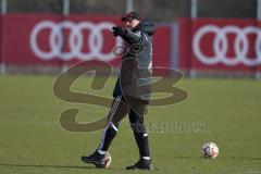 2. Bundesliga - Fußball - FC Ingolstadt 04 - Training - Anweisungen Cheftrainer Ralph Hasenhüttl (FCI)