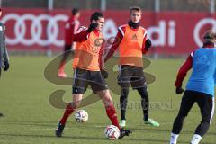 2. Bundesliga - Fußball - FC Ingolstadt 04 - Training - Ralph Gunesch (26, FCI) und hinten Tomas Pekhart (11, FCI)