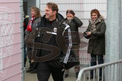 2. Bundesliga - FC Ingolstadt 04 - Saison 2014/2015 - Trainingsauftakt nach der Winterpause - gut gelaunt bei den Zuschauern Cheftrainer Ralph Hasenhüttl
