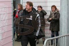 2. Bundesliga - FC Ingolstadt 04 - Saison 2014/2015 - Trainingsauftakt nach der Winterpause - gut gelaunt bei den Zuschauern Cheftrainer Ralph Hasenhüttl