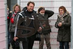 2. Bundesliga - FC Ingolstadt 04 - Saison 2014/2015 - Trainingsauftakt nach der Winterpause - gut gelaunt bei den Zuschauern Cheftrainer Ralph Hasenhüttl