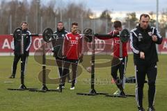 FC Ingolstadt 04 - Neuzugang Thomas Pledl beim Zirkeltraining links rotes Trikot -  Foto: Jürgen Meyer