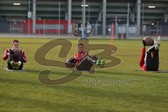 FC Ingolstadt 04 - Neuzugang Thomas Pledl  mitte beim Zirkeltraining -  Foto: Jürgen Meyer