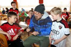 AUDI Schanzer Fussballschule TSV Kösching - Tobias Levels zu Besuch bei der Schanzer Fussballschule beim TSV Kösching  - Foto: Jürgen Meyer