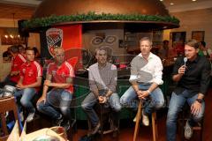 FC Ingolstadt 04 Fan-Treffen -Trainer Ralph Hasenhüttl am Mikrofon - 2. von rechts Thomas Linke - 3.von rechts Italo Mehle - 4.von rechts Stefan Wannenwetsch - 5. von rechts Bauer Robert - Foto: Jürgen Meyer