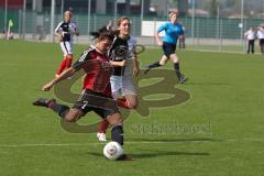 Frauen Fußball - FC Ingolstadt 04 - Eintracht Frankfurt - links im Vorwärtsgang auf das Tor Renate Pieldner (7) zieht ab