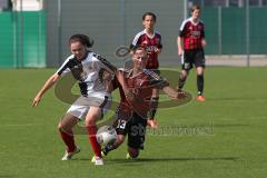 Frauen Fußball - FC Ingolstadt 04 - Eintracht Frankfurt - rechts Zweikampf Vanessa Haim (13)