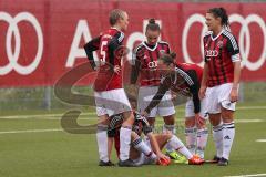 Frauen Fussball - Testspiel - FC Ingolstadt 04 - FC Moosburg - Zusammenhalt nach Foul - links Simone Wagner (5) und rechts Renate Pieldner (7)