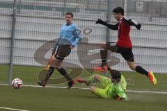 U19 - FC Ingolstadt 04 - FC Bayern München - Schiller Marcel rot FC Ingolstadt - Hundertmark David Torwart Bayern München -  Foto: Jürgen Meyer