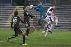 Regionalliga Bayern - FC Ingolstadt 04 II - SV Seligenporten - Torwart Dominik Brunnhübner (SV) kommt mitte Michael Denz (5) zuvor. Links Alexander Braun (19 SV) und Florian Jakl (23 SV)