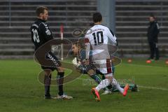 Regionalliga Bayern - FC Ingolstadt 04 II - SV Seligenporten - Torwart Dominik Brunnhübner kommt Stefan Müller (10) zuvor, links Dominik Räder (10 SV)