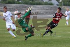 Regionalliga Bayern - FC Ingolstadt 04 II - FC Eintracht Bamberg - Alleingang rechts Stefan Müller (10) trifft zum 2:0 Tor, Torwart Michael Kraut (Bamberg) kommt nicht an den Ball