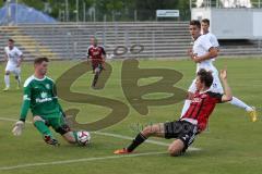 Regionalliga Bayern - FC Ingolstadt 04 II - FC Eintracht Bamberg - Ludwig Räuber (15) scheitert am Bamberger Torwart Michael Kraut