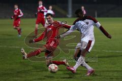 Regionalliga Bayern - FC Ingolstadt 04 II - VfR Garching - rechts Aloy Ihenacho (11) im Angriff auf das Tor, knapp drüber