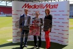 Pressekonferenz - Media Markt neuer Trikotsponsor beim FC Ingolstadt 04 - Wolfgang Kirsch,links CEO Media-Saturn Deutschland GmbH, Franz Spitzauer, Geschäftsführer - FC Ingolstadt 04, und Andrea Koepfer, Vice President Corporate - Foto: Marek Kowalski