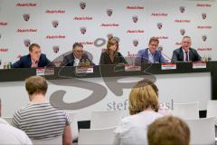 Pressekonferenz - Media Markt neuer Trikotsponsor beim FC Ingolstadt 04 - Oliver Samwald links, Pressesprecher - Wolfgang Kirsch,2. vo rechts, CEO Media-Saturn Deutschland GmbH, Franz Spitzauer 2. vo links, - Foto: Marek Kowalski