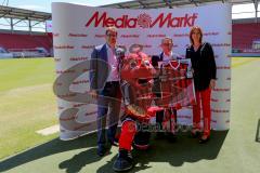 Pressekonferenz - Media Markt neuer Trikotsponsor beim FC Ingolstadt 04 - Wolfgang Kirsch,links CEO Media-Saturn Deutschland GmbH, Franz Spitzauer, Geschäftsführer FC Ingolstadt 04, und Andrea Koepfer, Vice President Corporate - Foto: Marek Kowalski