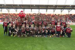 1. Bundesliga - Fußball - FC Ingolstadt 04 - TSG Hoffenheim - 1:1 - Einlaufkids mit Schanzi Maskottchen