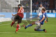 1. BL - Saison 2015/2016 - Schalke 04 - FC Ingolstadt 04 -  Markus Suttner (#29 FC Ingolstadt 04) - Benedikt Höwedes (4, Schalke) - Foto: Jürgen Meyer