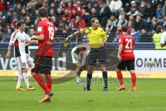 1. Bundesliga - Fußball - Eintracht Frankfurt - FC Ingolstadt 04 - gelbe Karte für links Pascal Groß (10, FCI)