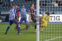 1. Bundesliga - Fußball - Hertha BSC  Berlin - FC Ingolstadt 04 - Torchance rechts durch Lukas Hinterseer (16, FCI) Torwart Rune Jarstein (Hertha 22) und Vedad Ibisevic (Hertha 19) verteidigen