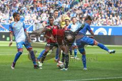 1. Bundesliga - Fußball - TSG 1899 Hoffenheim - FC Ingolstadt 04 - Benjamin Hübner (5, FCI) und Ermin Bicakcic (TSG 4) stoßen zusammen und Ermin Bicakcic (TSG 4) erleidet eine Platzwunde