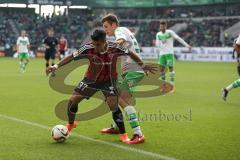 1. Bundesliga - Fußball - VfL Wolfsburg - FC Ingolstadt 04 -  Darío Lezcano (37, FCI) gegen Robin Knoche (Wolfsburg 31)