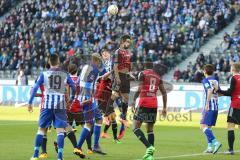 1. Bundesliga - Fußball - Hertha BSC  Berlin - FC Ingolstadt 04 - Kopfball oben Romain Brégerie (18, FCI) und Niklas Stark (Hertha 5)