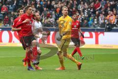 1. Bundesliga - Fußball - Eintracht Frankfurt - FC Ingolstadt 04 - Tor Chance für Moritz Hartmann (9, FCI), Torwart Lukáš Hrádecký (1 Frankfurt) sieht dem Ball nach