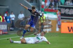 1. Bundesliga - Fußball - FC Augsburg - FC Ingolstadt 04 - Zweikampf Mathew Leckie (7, FCI) und Max Philipp rechts