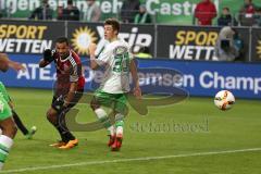 1. Bundesliga - Fußball - VfL Wolfsburg - FC Ingolstadt 04 -  Marvin Matip (34, FCI) verfehlt das Tor, schaut dem Ball nach