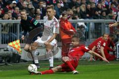 1. Bundesliga - Fußball - FCBayern - FC Ingolstadt 04 - Lukas Hinterseer (16, FCI) wird von Rafinha gefoult